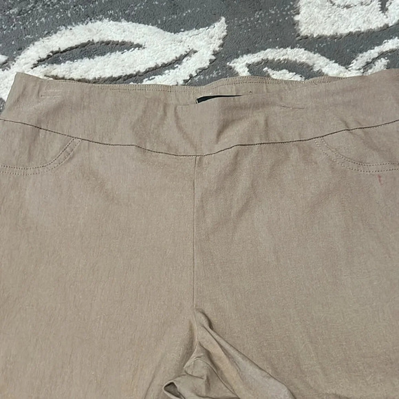 N touch khaki capris. Excellent condition. Stretchy. Elastic waist. - Picture 2 of 4